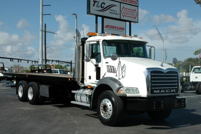 2007 Mack Granite  Car Carrier