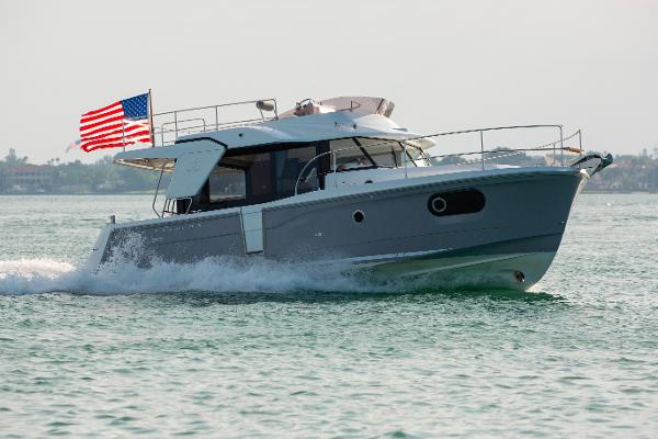 2017 Beneteau USA Swift Trawler 30