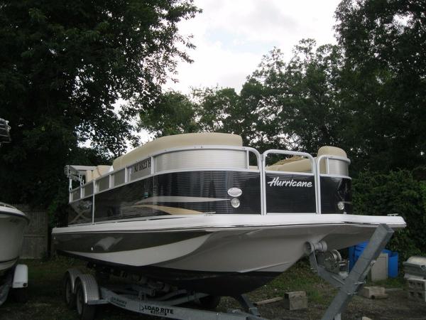 2015 Hurricane Fundeck 236 WB OB