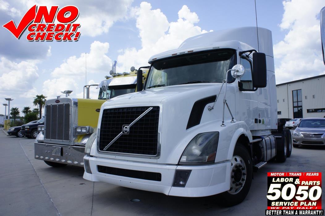 2011 Volvo 630  Conventional - Sleeper Truck