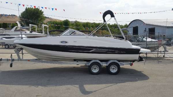 2015 Bayliner 215 Deck