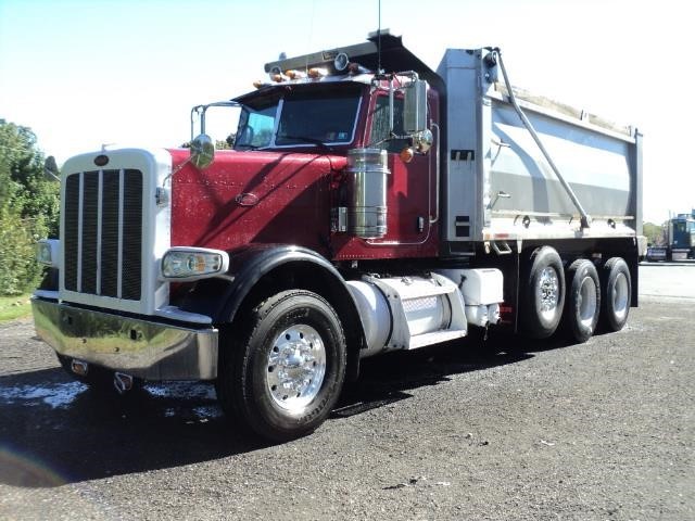 2013 Peterbilt 388  Dump Truck