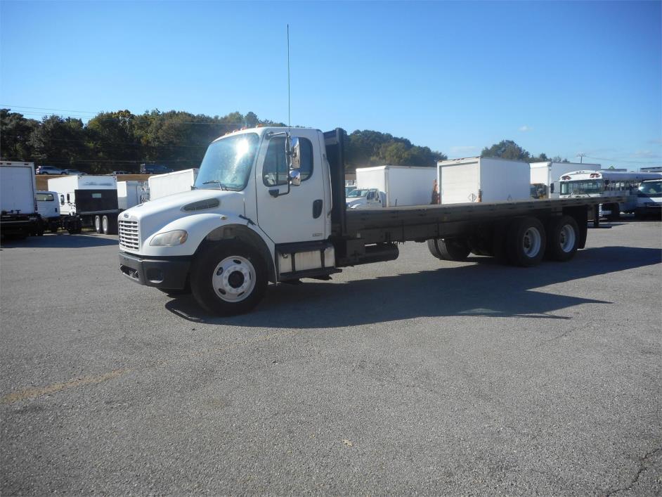 2007 Freightliner Business Class M2 106  Flatbed Truck