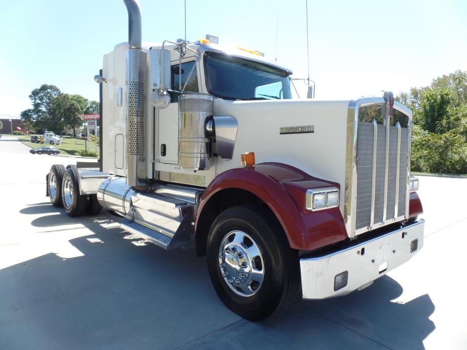 2012 Kenworth W900  Conventional - Sleeper Truck