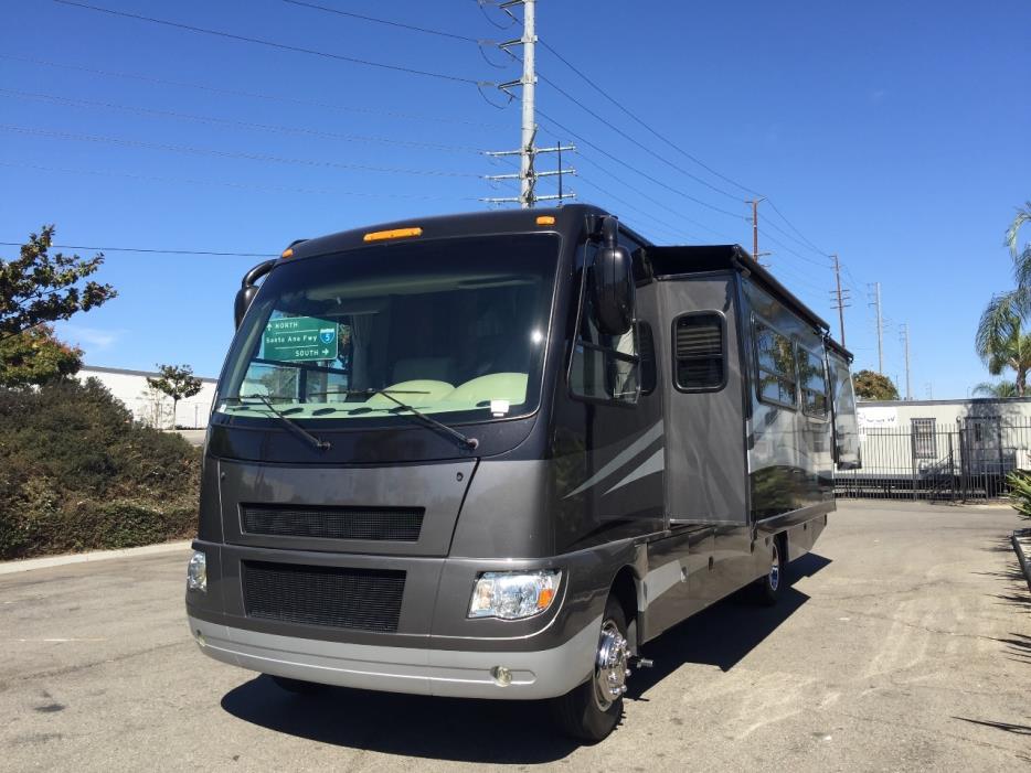 2011 Thor Motor Coach SERRANO 31X