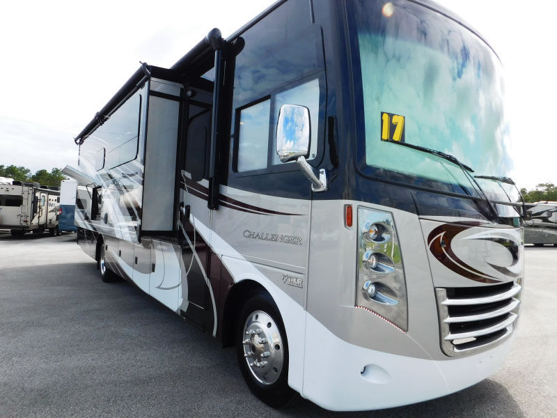 2017 Thor Motor Coach CHALLENGER 37YT 3 SLIDES KING BED 2 AC'S JUST IN