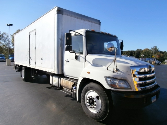 2011 Hino 338  Box Truck - Straight Truck