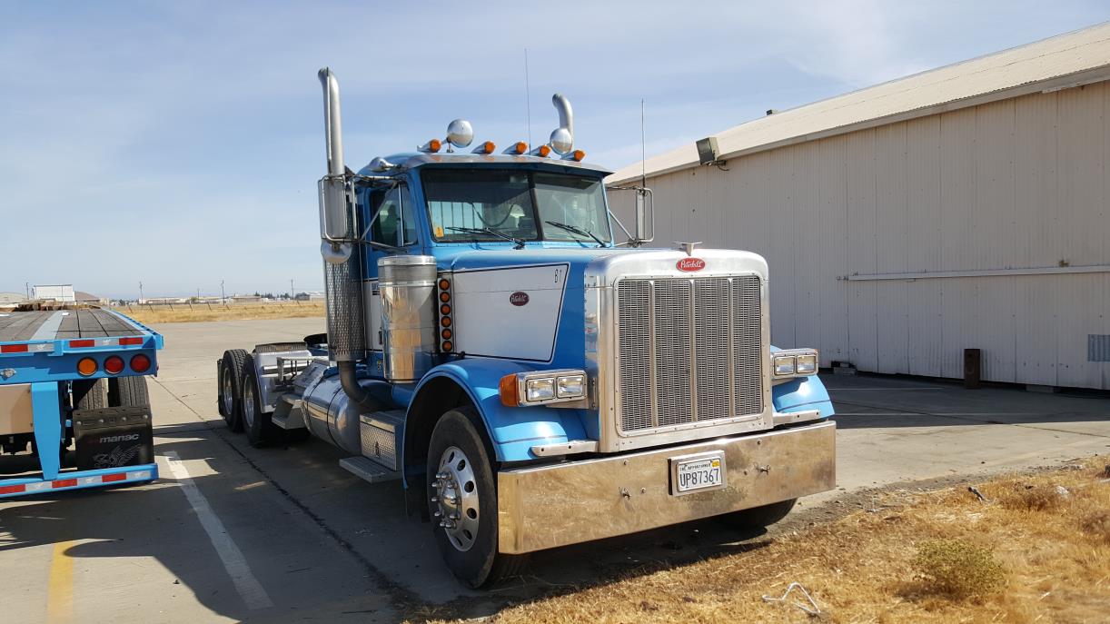 2003 Peterbilt 379  Conventional - Day Cab