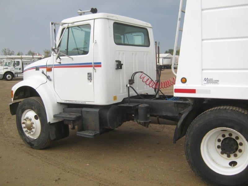 2000 International 4900  Cabover Truck - COE