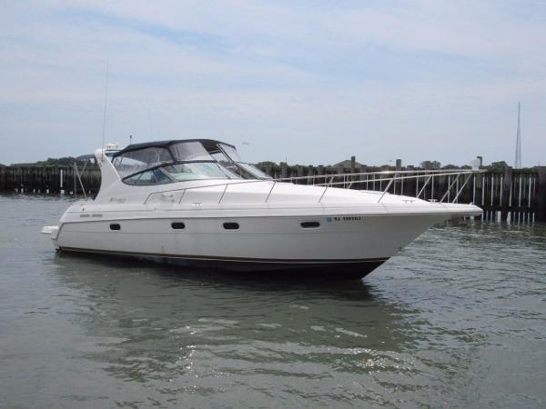 1998 Cruisers Yachts 3375  Esprit