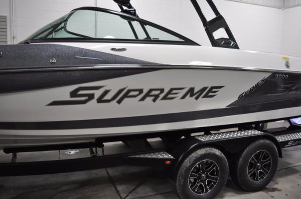 2016 SUPREME BOATS S226