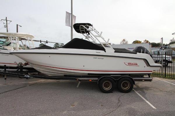 2016 Boston Whaler 230 Vantage