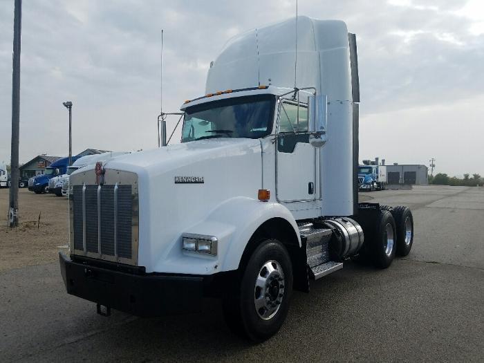2014 Kenworth T800  Conventional - Day Cab