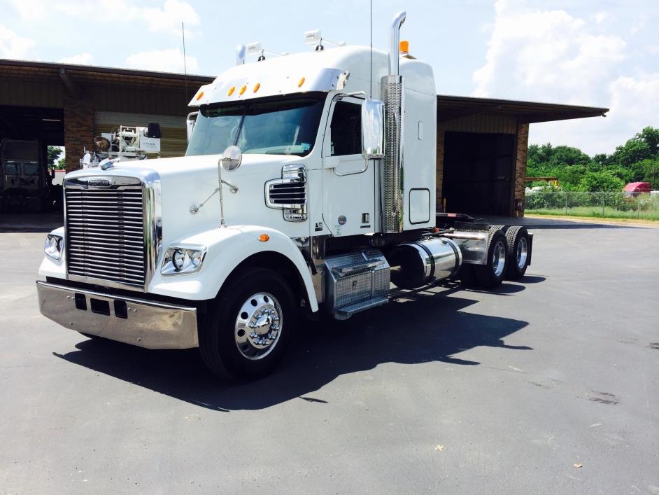 2011 Freightliner Coronado 122  Conventional - Sleeper Truck