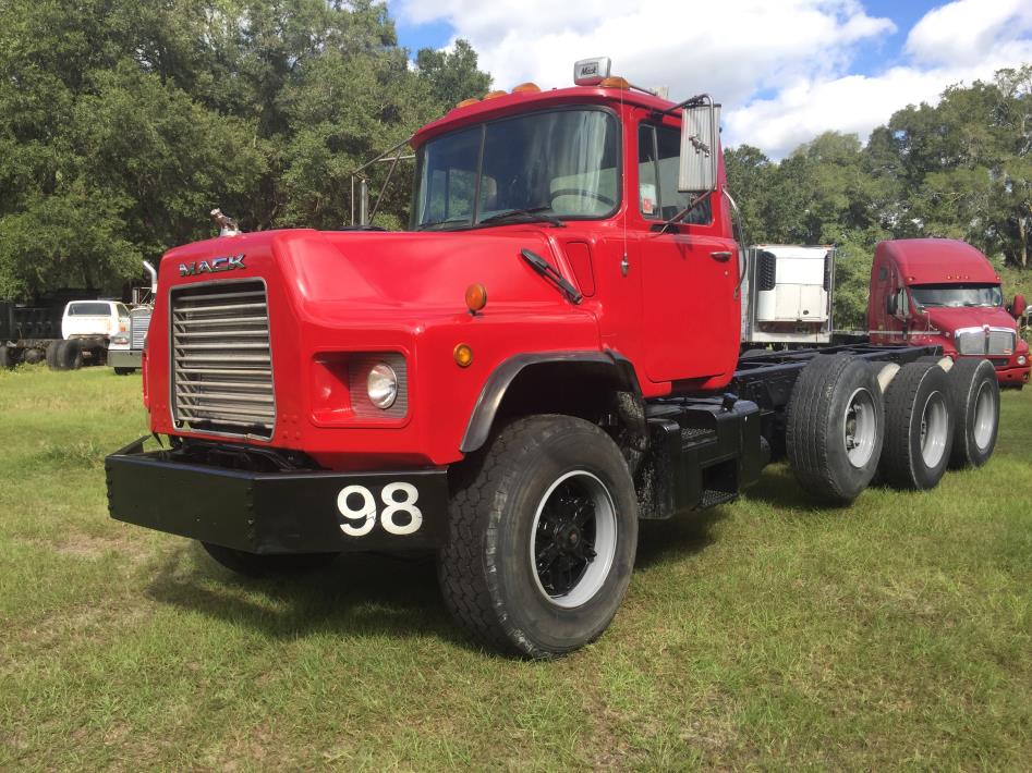 2000 Mack Dm690s  Cab Chassis