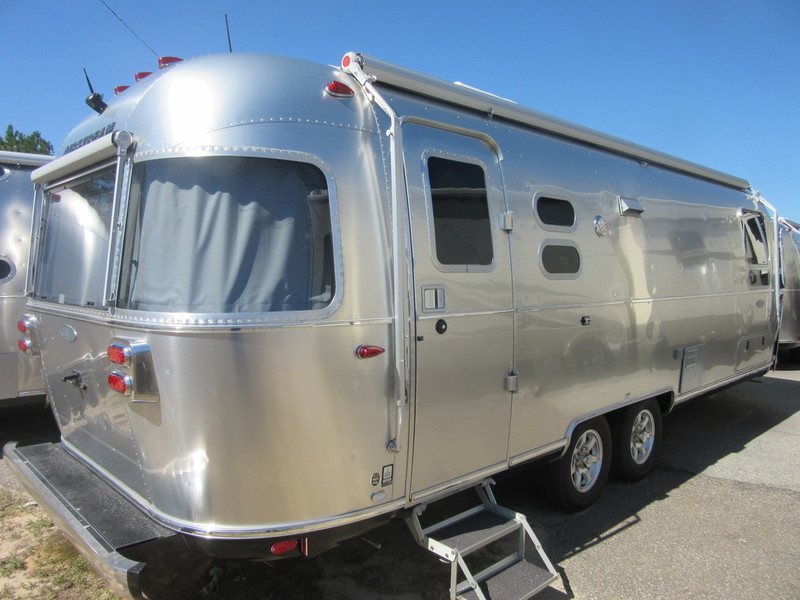2017 Airstream Flying Cloud 27FB Twin