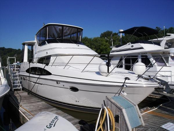 2004 CARVER YACHTS 444 ES Cockpit Motor Yacht