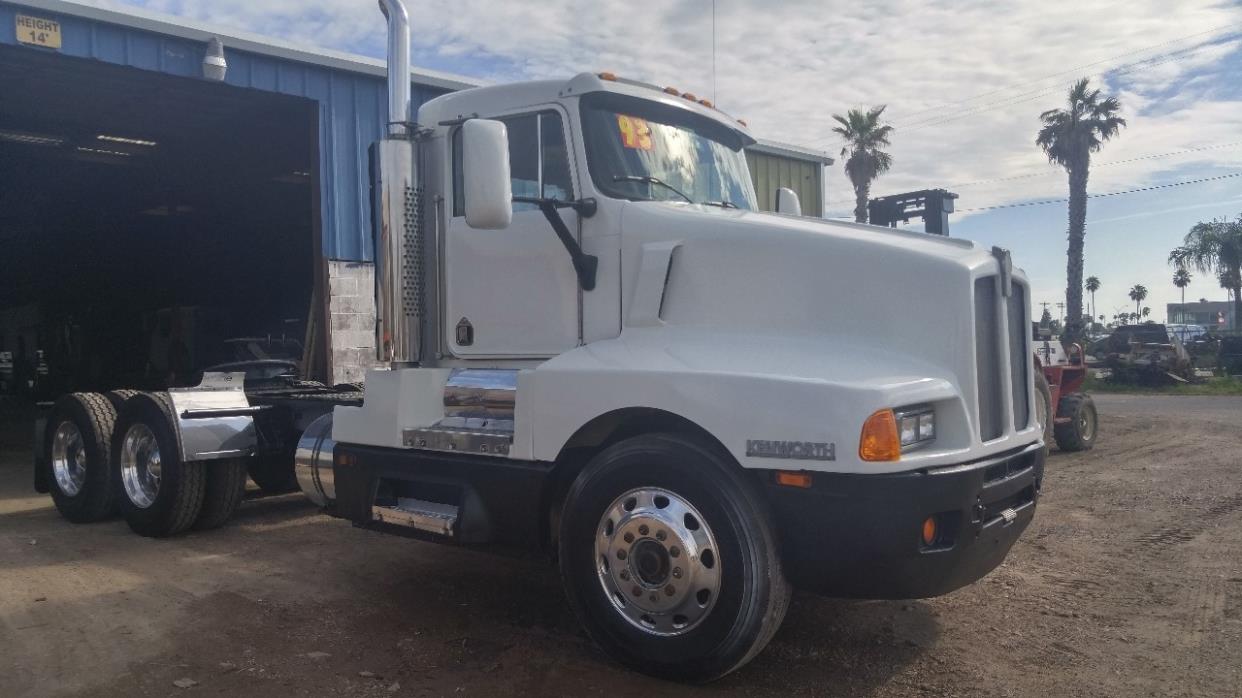 1993 Kenworth T600  Conventional - Day Cab