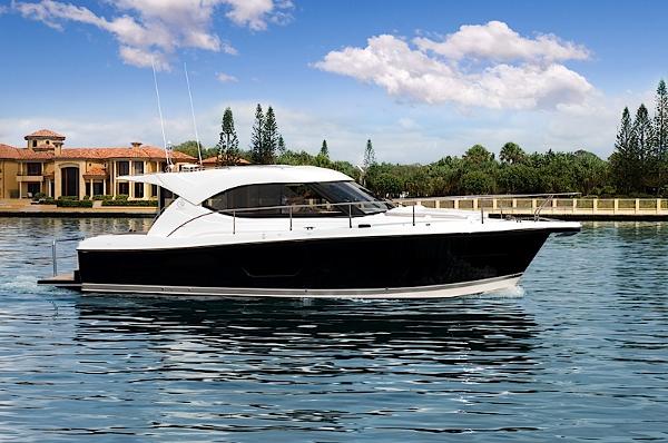 2017 Riviera 3600 Sport Yacht