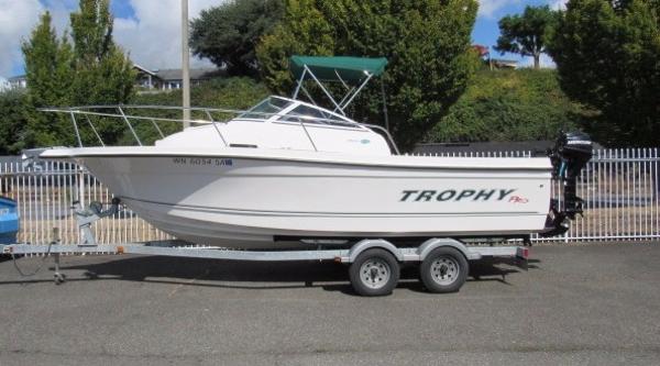 2011 Trophy 2152 WA