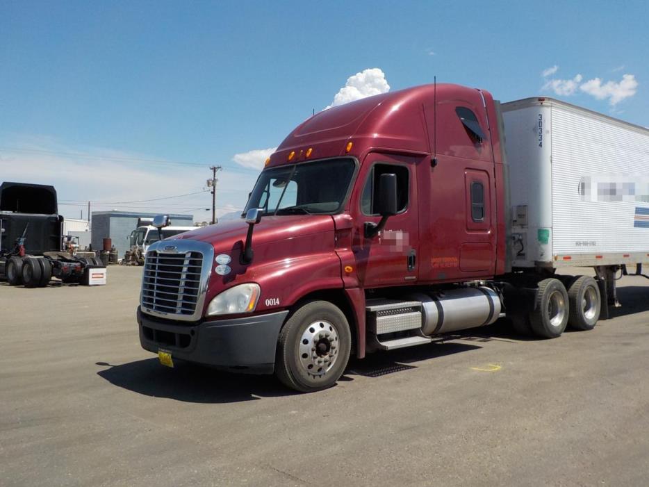 2009 Freightliner Fld120  Conventional - Sleeper Truck