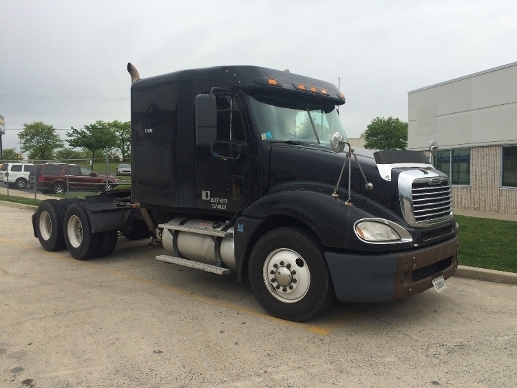 2010 Freightliner Columbia 120  Conventional - Sleeper Truck