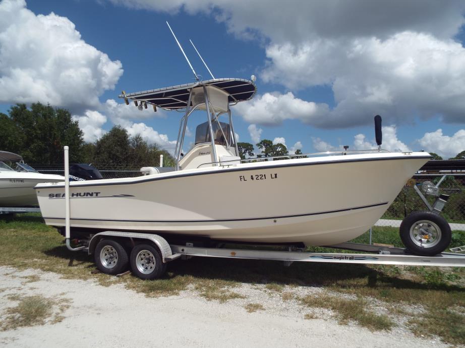 2002 Sea Hunt Triton 212