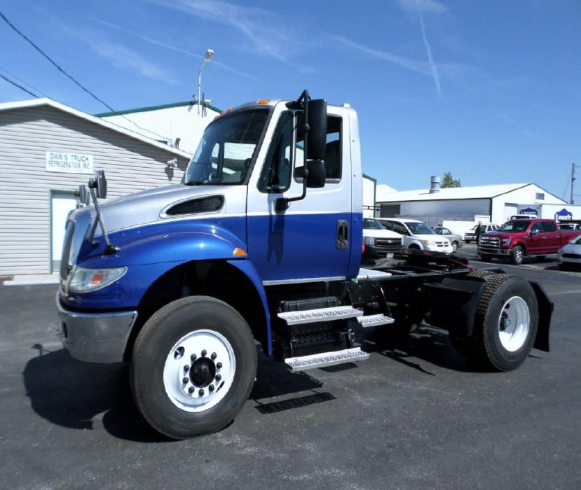 2006 International Durastar 4400  Conventional - Day Cab