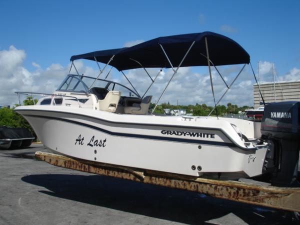 1998 Grady-White 248 VOYAGER