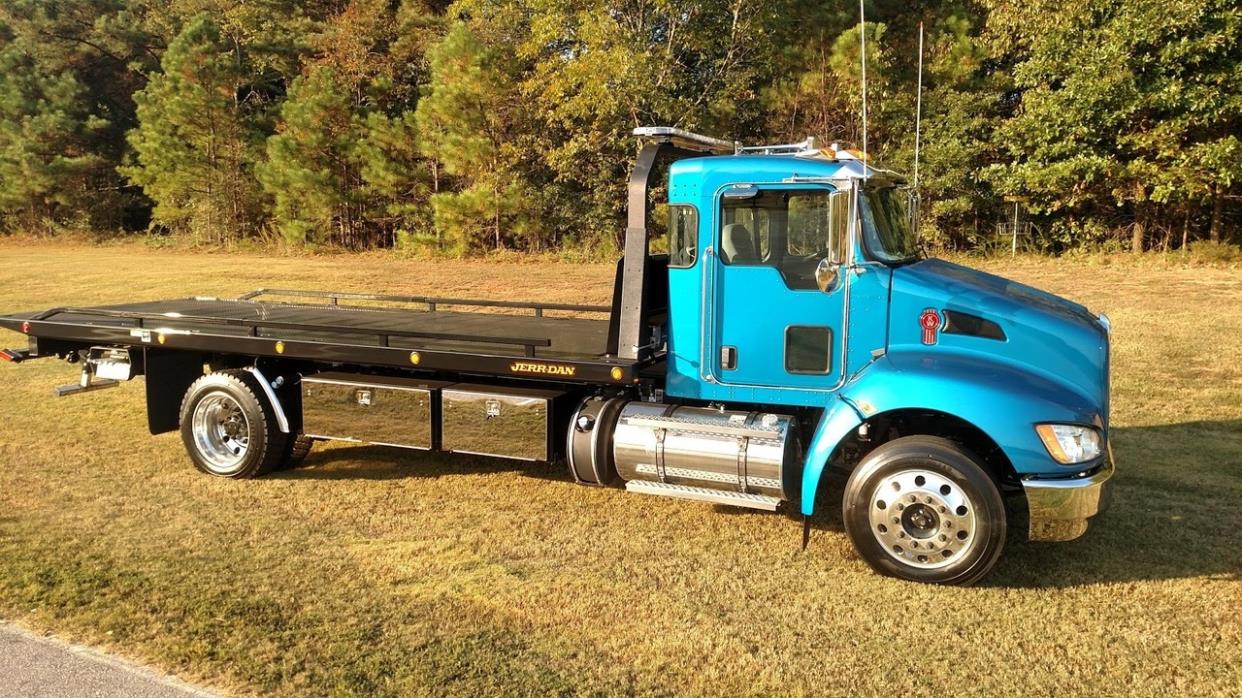 2017 Kenworth T270  Roll Off Truck