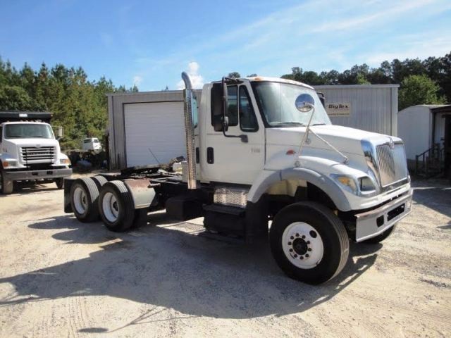 2004 International 7600  Conventional - Day Cab
