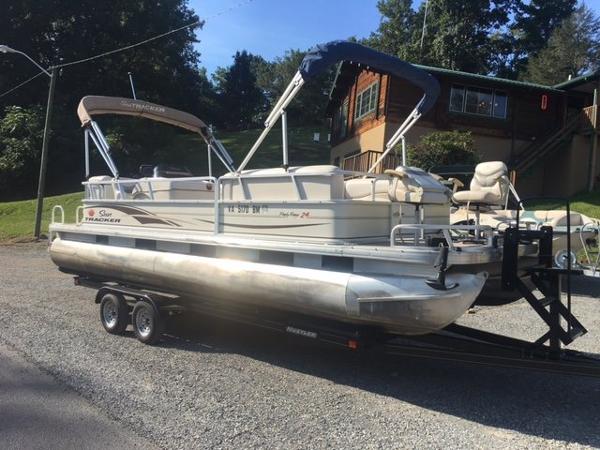 2008 SUNTRACKER Party Barge 240