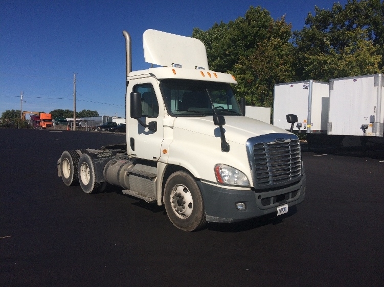 2011 Freightliner Cascadia 125  Conventional - Day Cab