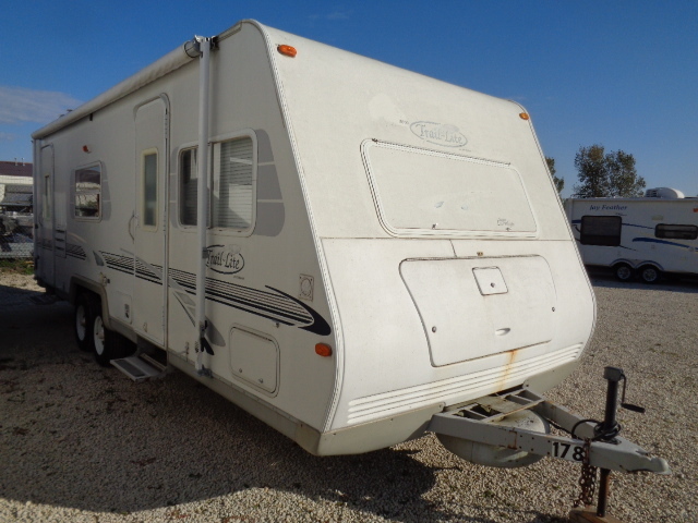 2002 R-Vision 8263S TRAIL LITE