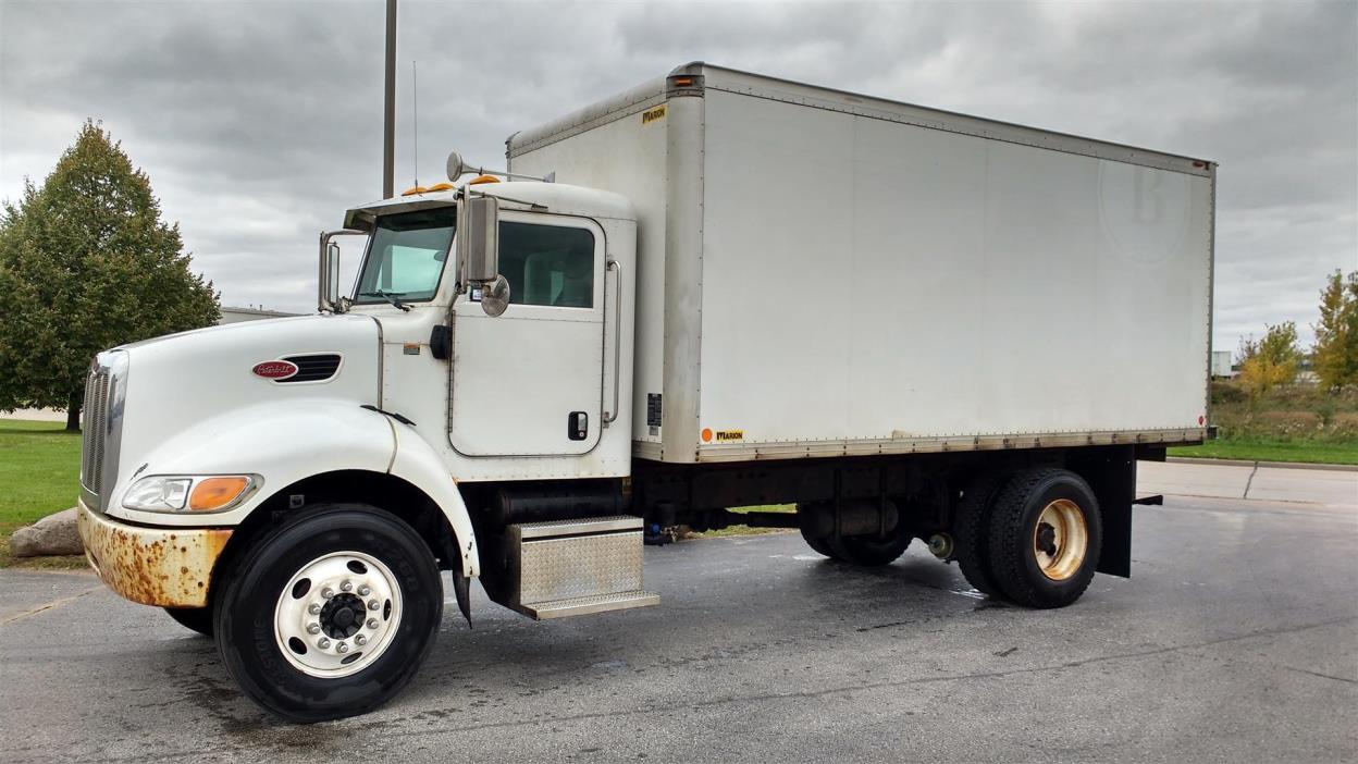 2007 Peterbilt 335  Box Truck - Straight Truck