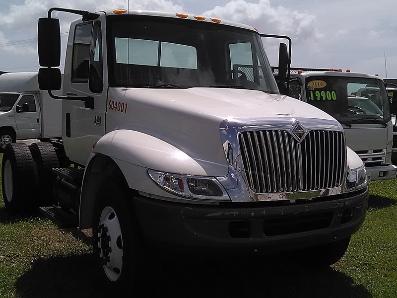 2004 International 4400  Conventional - Day Cab