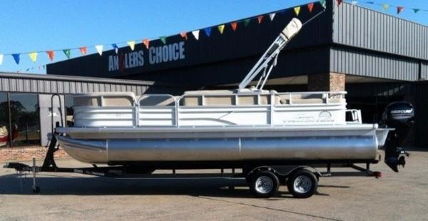 2017 Sun Tracker Party Barge 22 DLX