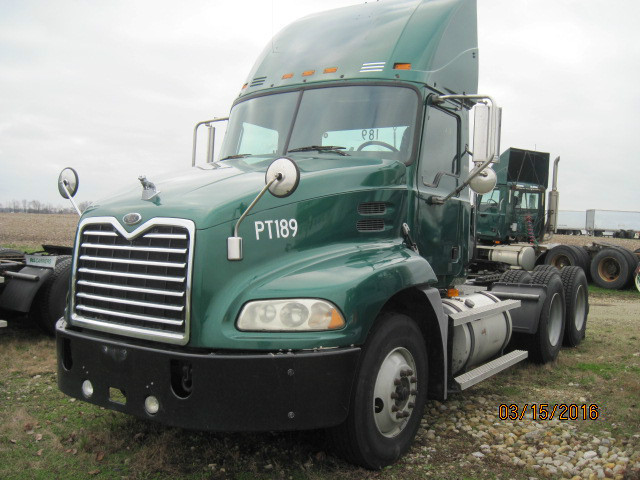 2005 Mack Vision  Conventional - Day Cab