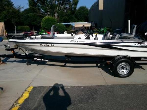 2008 Triton 18 Explorer