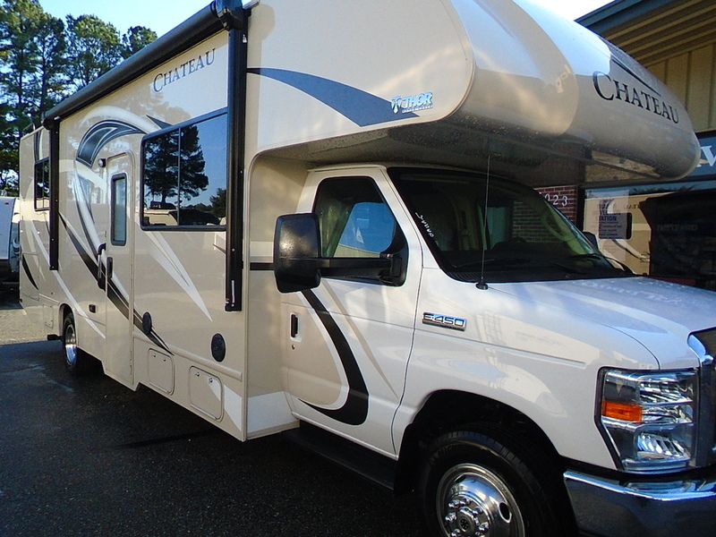 2017 Thor Motor Coach Chateau 28Z Ford