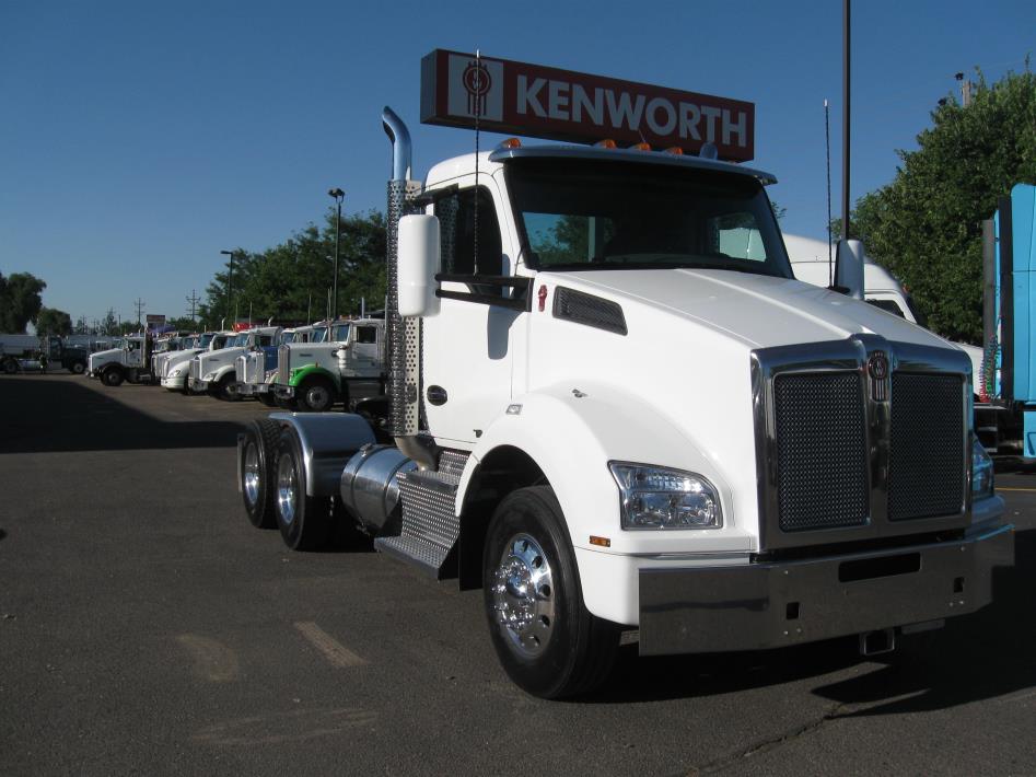 2016 Kenworth T880  Conventional - Day Cab