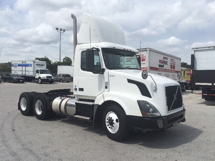 2012 Volvo Vnl64t300  Conventional - Day Cab