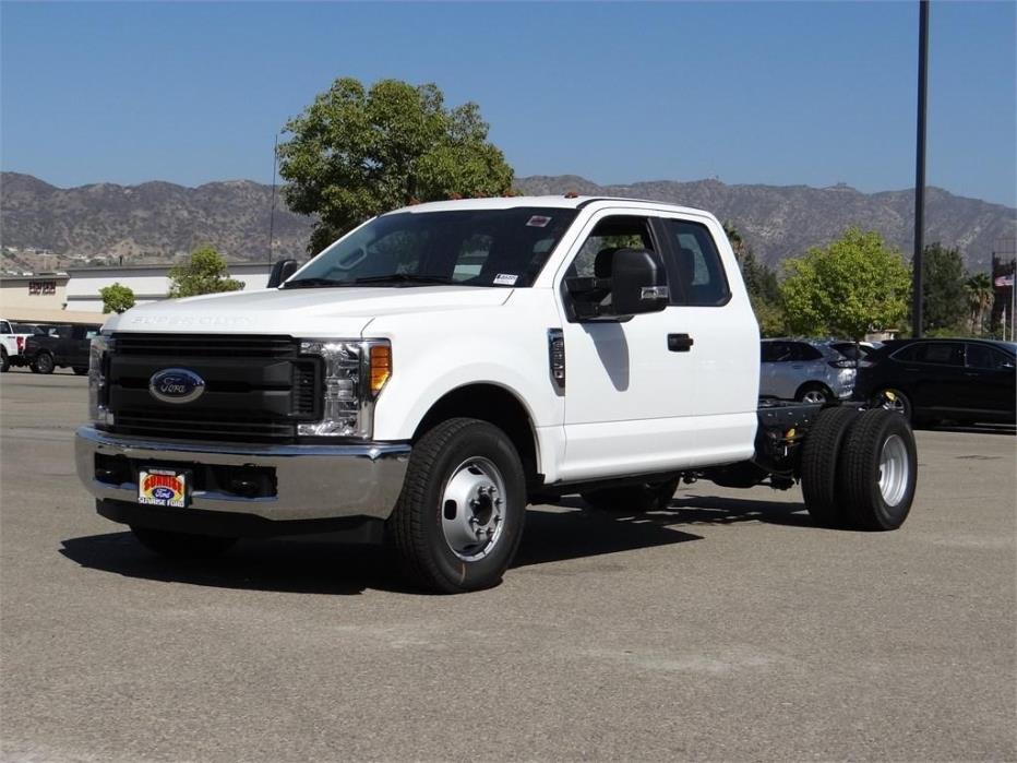 2017 Ford Super Duty F-350 Drw  Pickup Truck