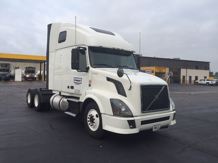 2011 Volvo Vnl  Conventional - Sleeper Truck