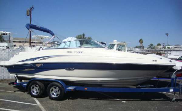 2004 Sea Ray 220 Sun Deck