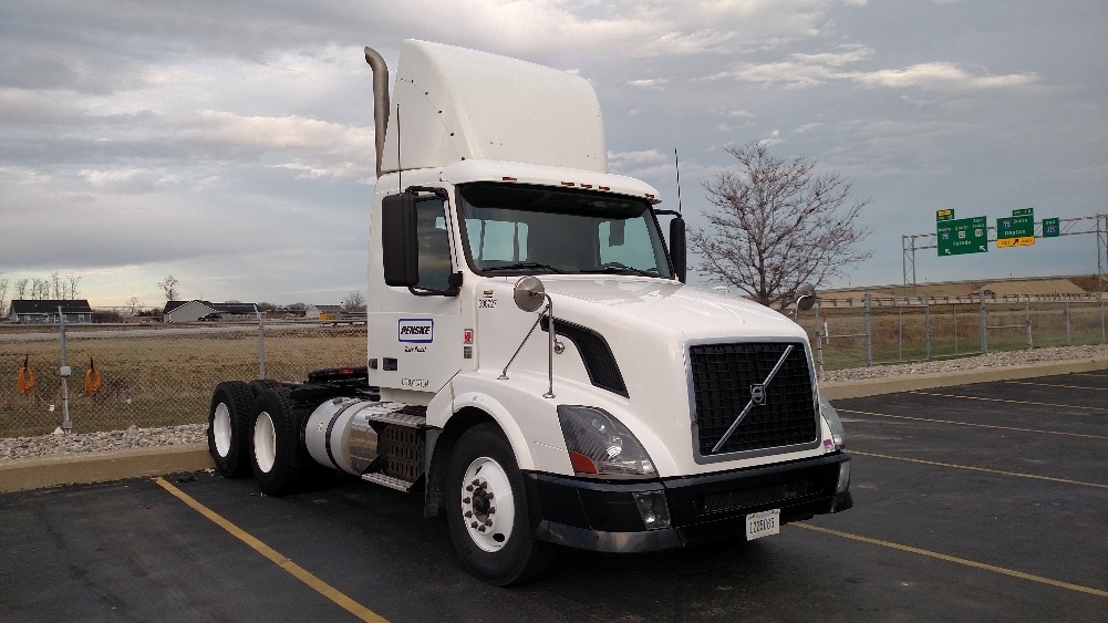 2011 Volvo Vnl  Conventional - Day Cab