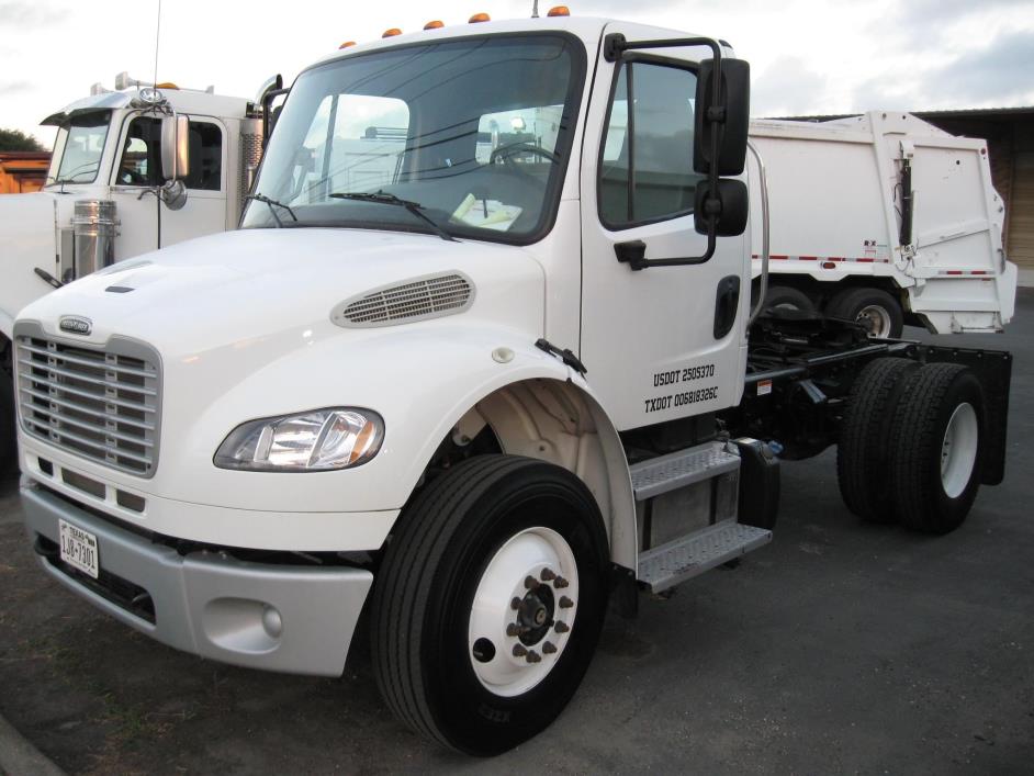 2015 Freightliner Business Class M2 106  Conventional - Day Cab