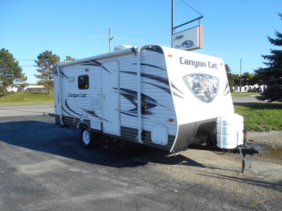 2014 Palomino Canyon Cat 17QBC Bunks - Fr. Queen