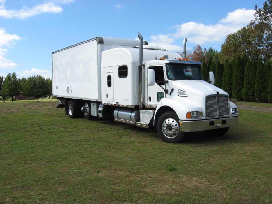 2004 Kenworth T300  Expeditor-Hotshot