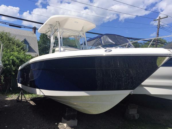 2016 Robalo R260 Center Console